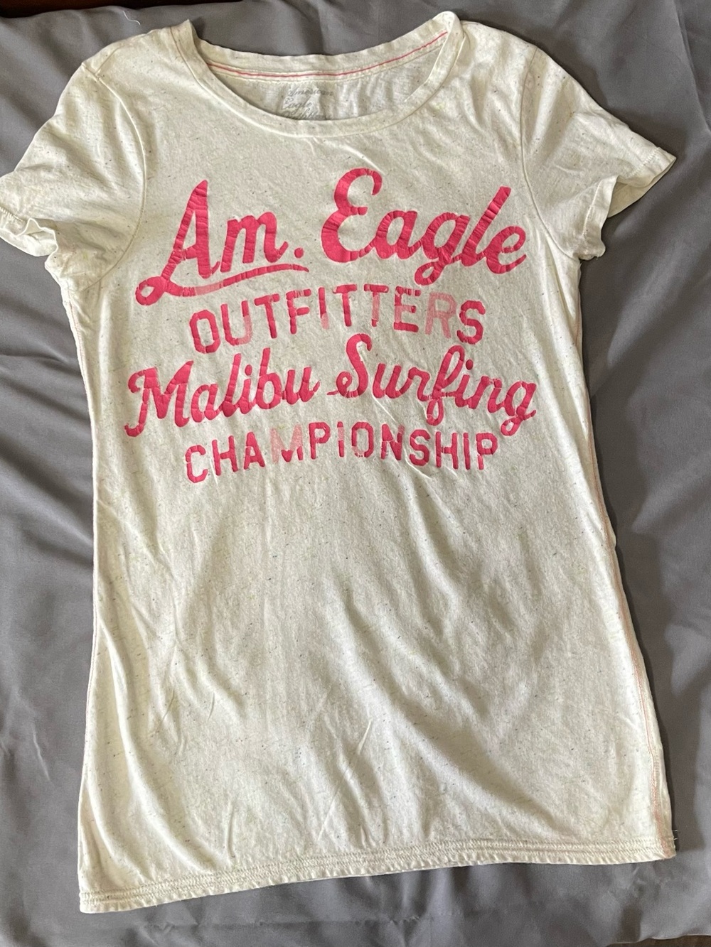 American Eagle off-white Speckled Surf Crewneck Tee with Pink Stitch Detail- L